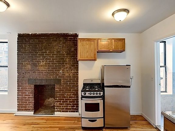 4th image of 76 E 1st St #4CD