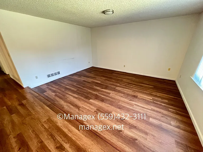 1272 W Dyer Ave — Photo 3