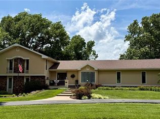 706 Neosho Ct, Parsons, KS 67357