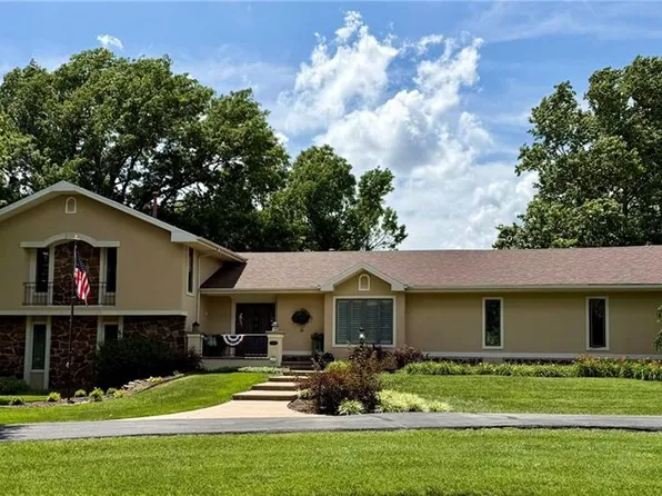 706 Neosho Ct, Parsons, KS 67357