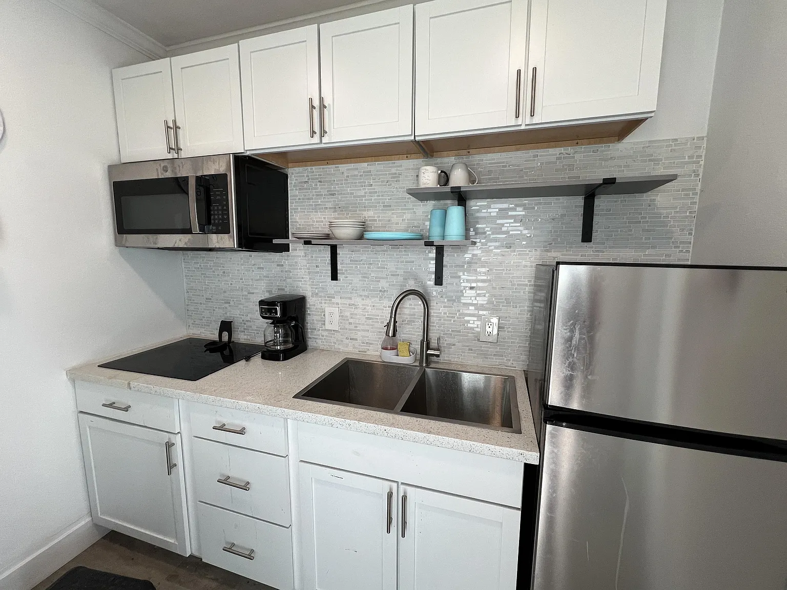 2 bed, 1.0 bath, 320 sqft, $866 — Photo 3