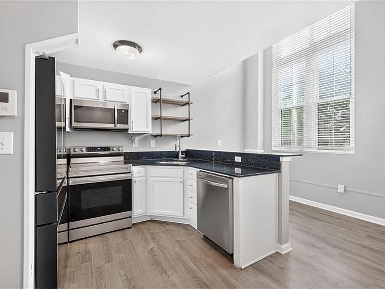 1031 State St NW #209 — Photo 9
