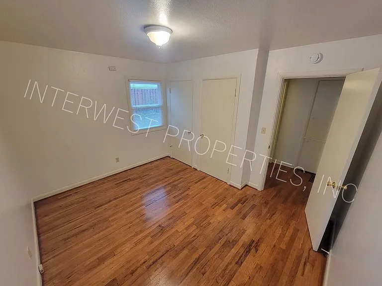 7920-7932 SE Woodstock Blvd — Photo 7