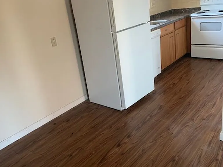 Angle-Tyler Apartments — Photo 6