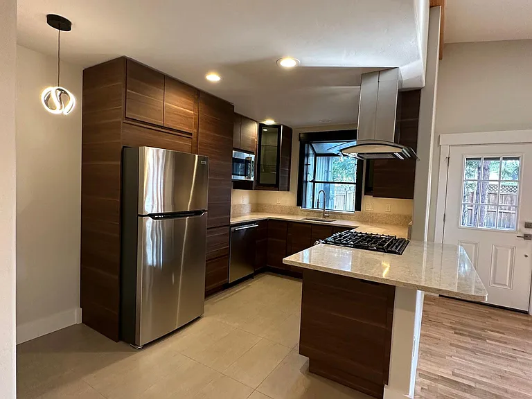 624 NE Olney Ave — Photo 10