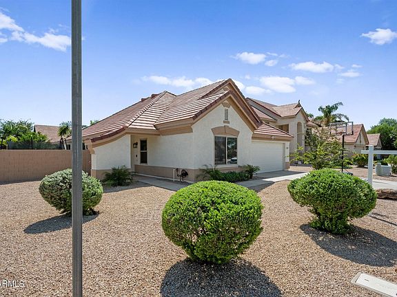 2nd image of 2483 E Winged Foot Dr