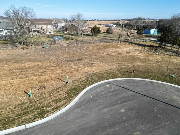 5 Stone Creek Ave, Tonganoxie, KS 66086