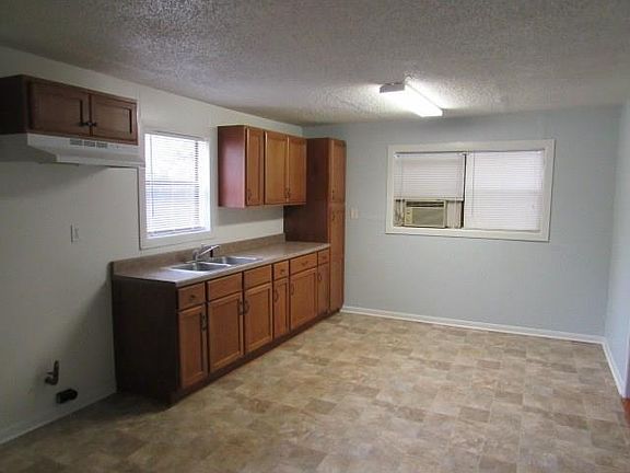 4th image of 2103 Center Ave