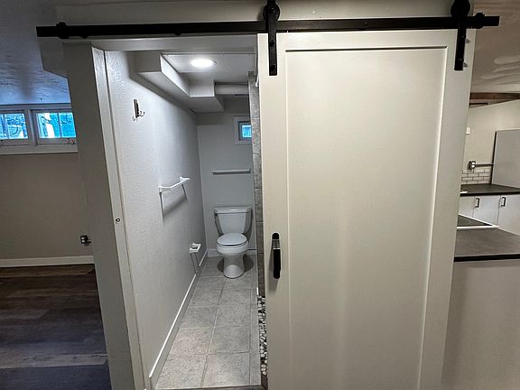 3rd image of 530 E 4th St