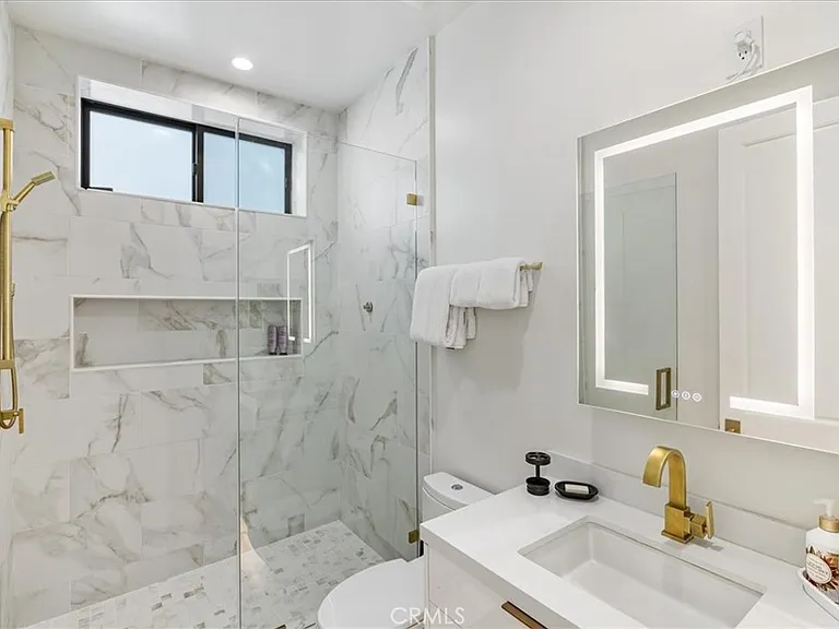 1515 Tahiti Ave #B — Photo 7