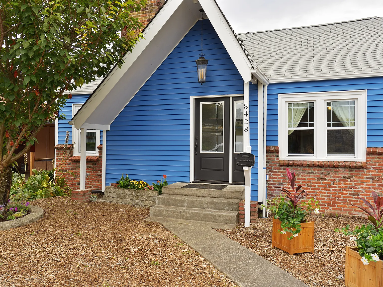 4 bed, 2360 sqft, $3,900 — Photo 3