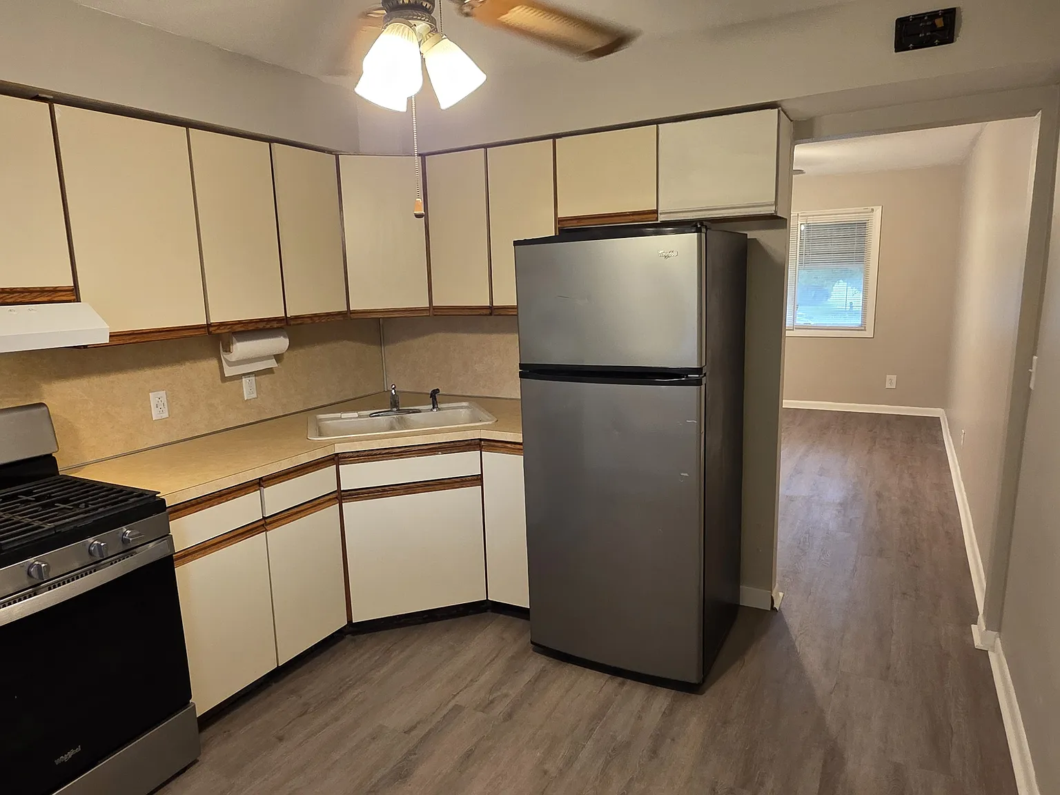 16200 Maplewood Ct — Photo 3