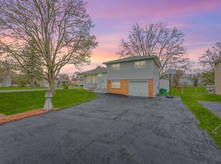 2282 Van Rensselaer Dr, Niskayuna, NY 12309