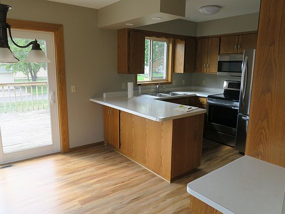 3rd image of 839 36th Ave N
