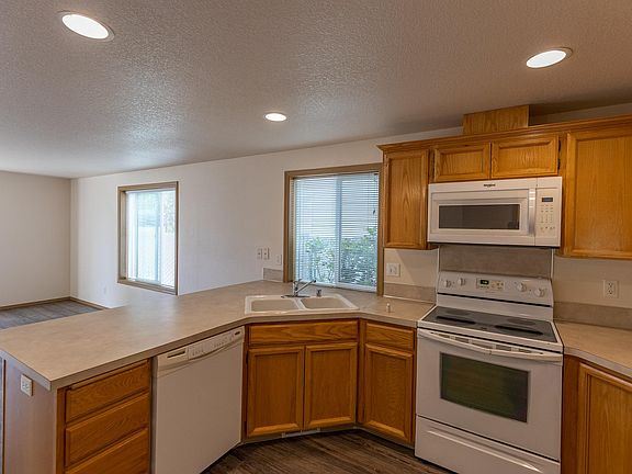 4th image of 11701 NE 32nd St