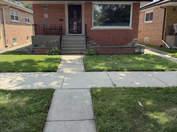 33 E 121st Pl, Chicago, IL 60628