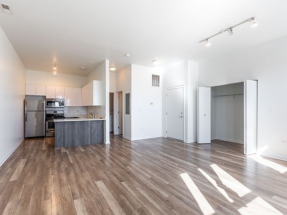 3rd image of 2700 W North Ave #202