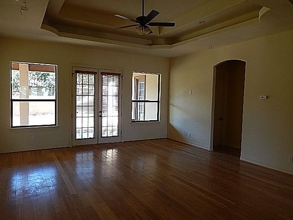 2nd image of 1813 Woods Dr E