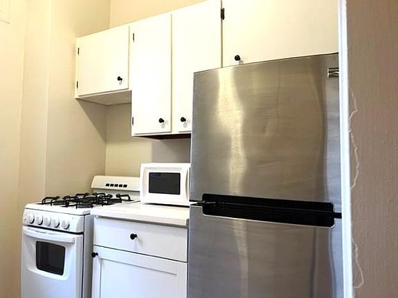 3rd image of 2515 K St NW APT 108