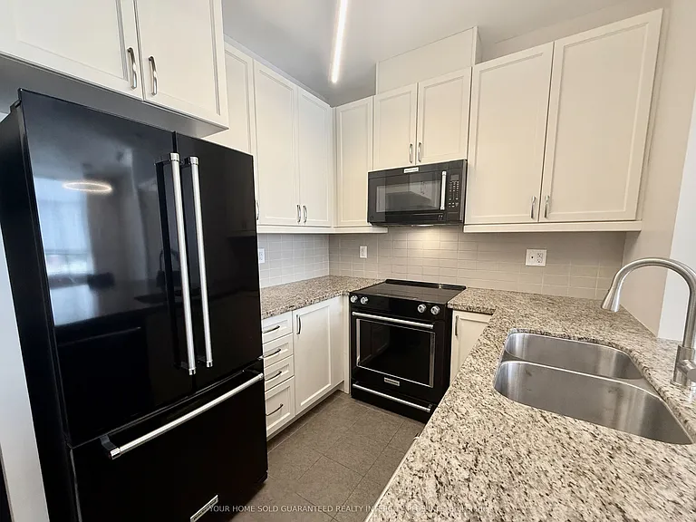 2396 Major Mackenzie Dr #418 — Photo 9