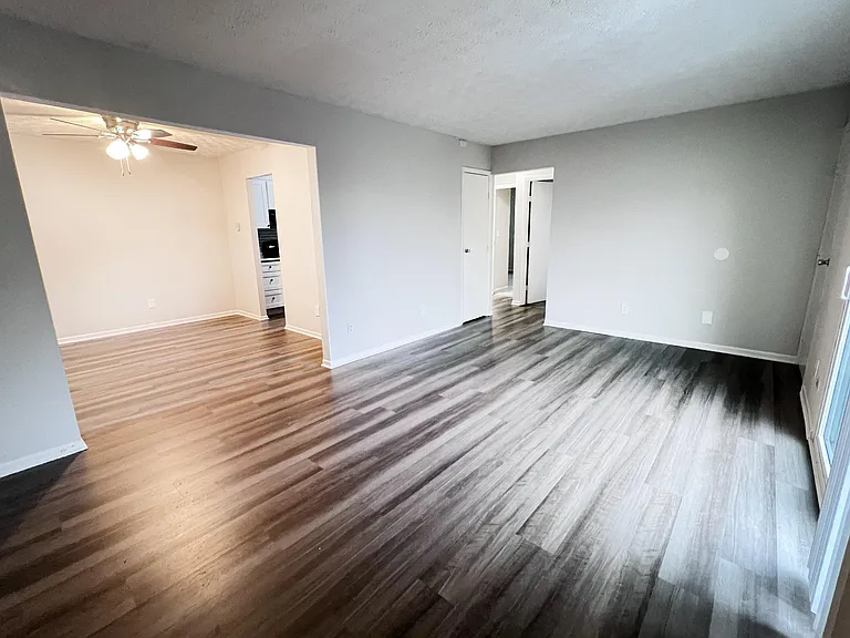 Oakwood Apartments — Photo 64