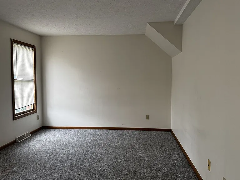 127 E Adams St #B7 — Photo 14