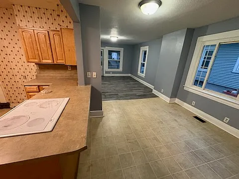2061 N College St — Photo 12