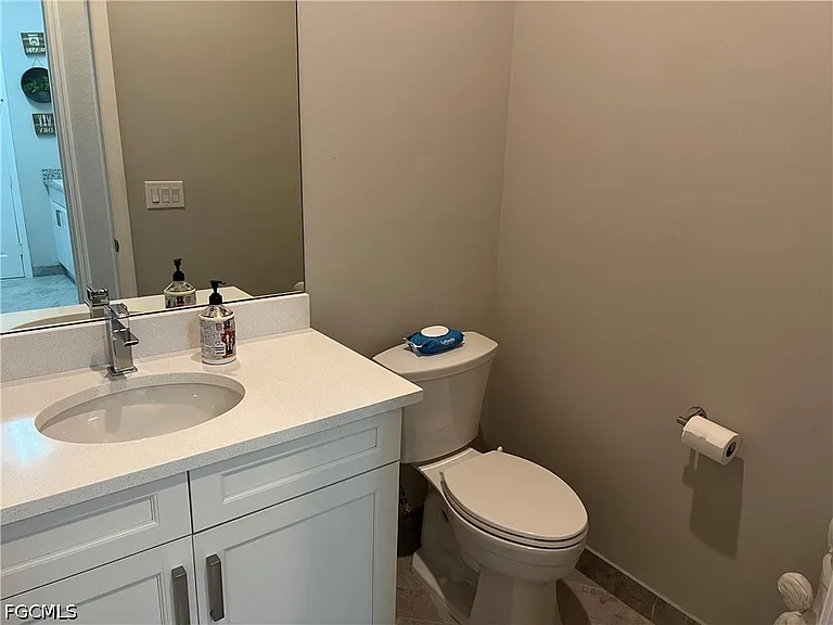 11624 Stonecreek Cir — Photo 6