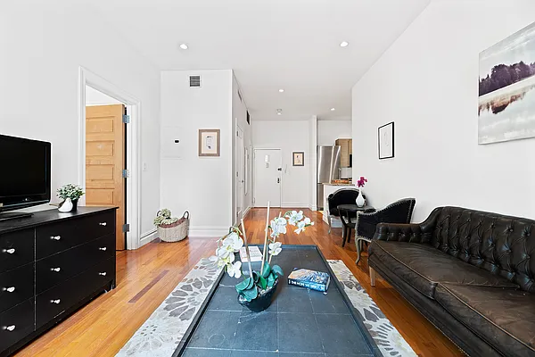 Rented by REAL New York | media 2