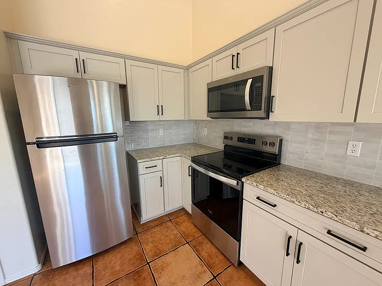 9005 N Lawndale Dr — Photo 17