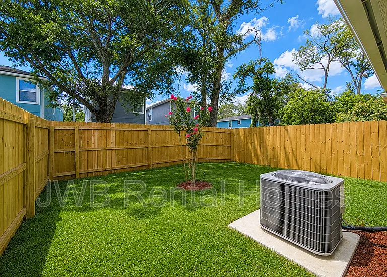 1284 Pangola Dr — Photo 18