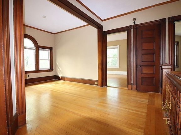 4th image of 500 Centre St #2