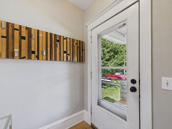 4th image of 3232 Hennepin Ave