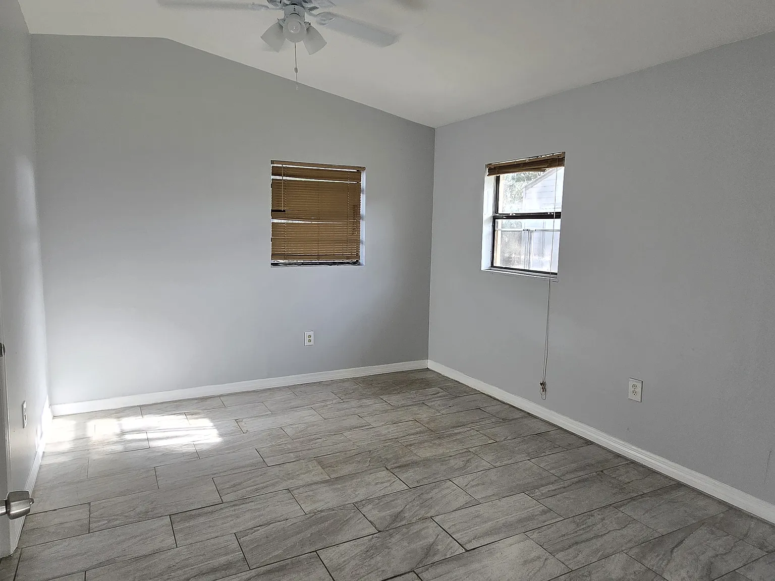 5 bed, 1600 sqft, $1,995 — Photo 3