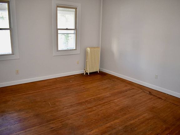 4th image of 40 Laurel Ave