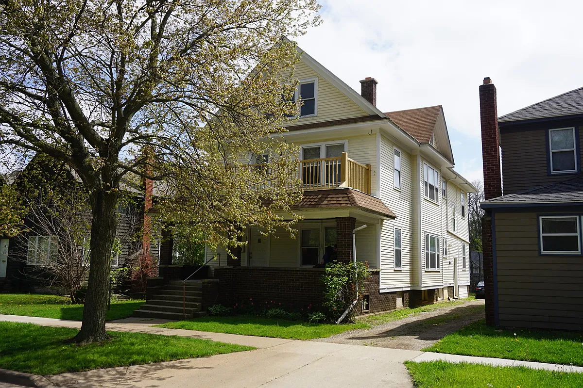 Building Photo - 625 Davis St