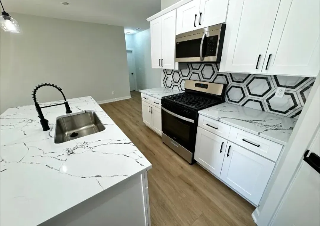 3 bed, 1600 sqft, $1,900 — Photo 2