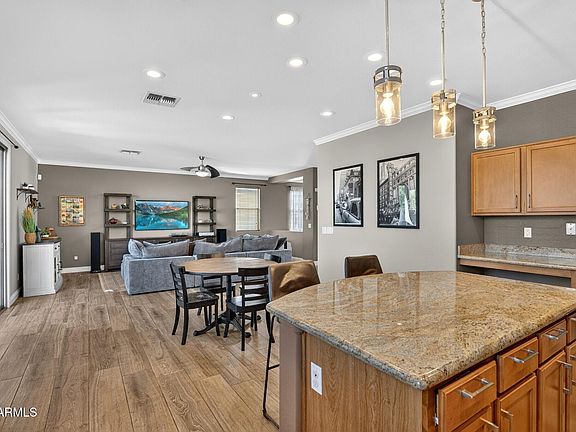 3rd image of 1832 E PARKSIDE Lane