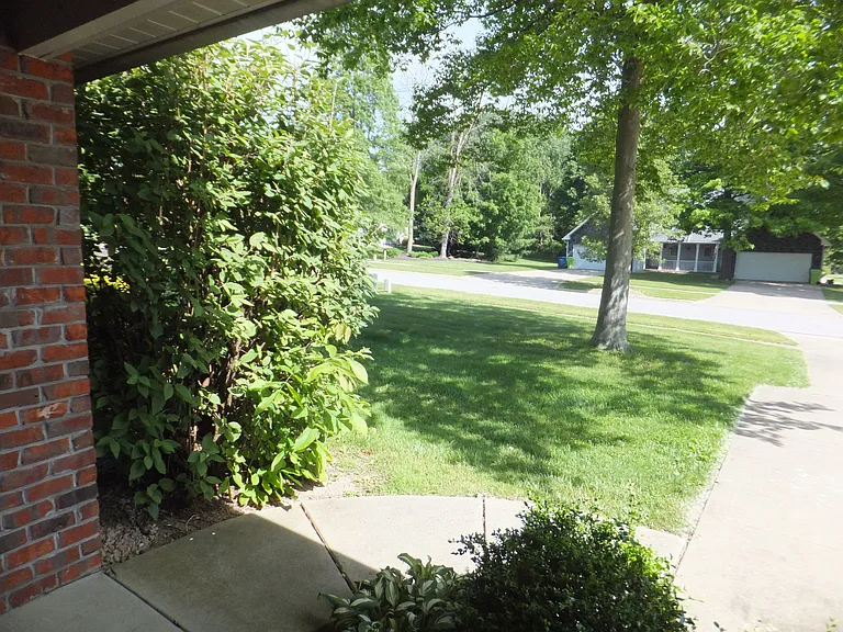 494 Pheasant Run — Photo 2