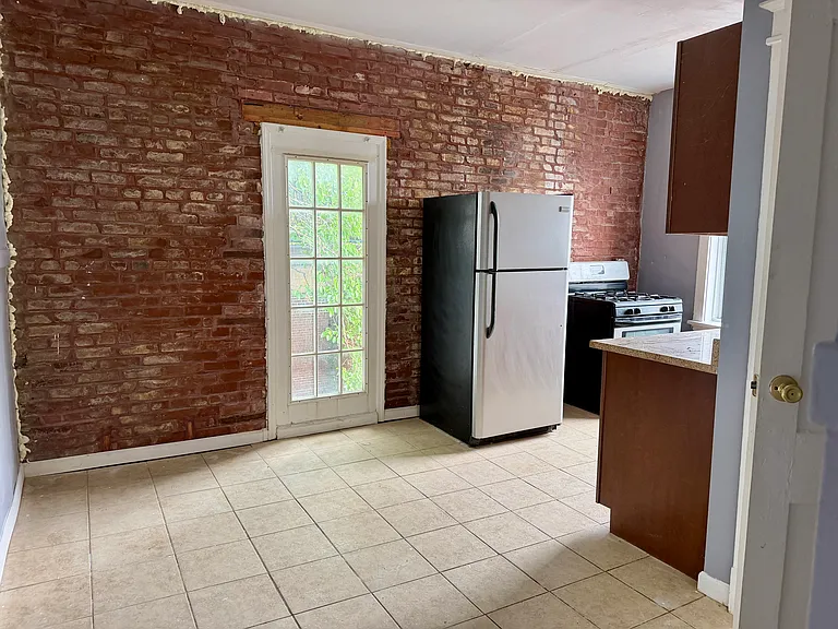 907 S Sarah St #2F — Photo 8