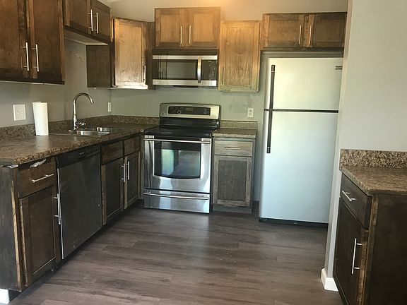 3rd image of 16165 Flagstaff Ct S