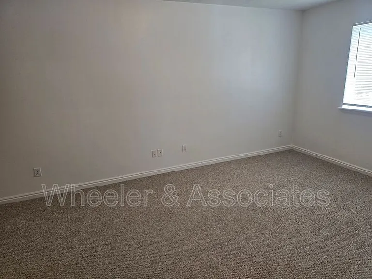 2866 N 575 E — Photo 8