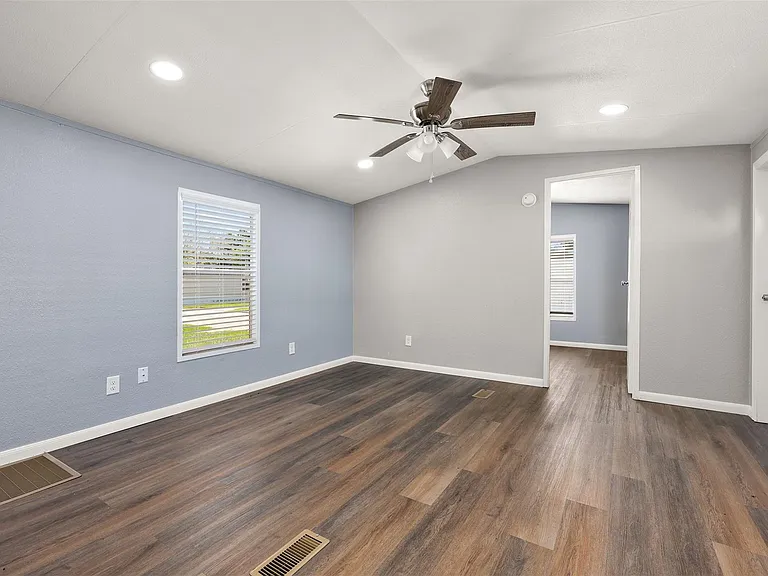2222 N Austin Ave #32 — Photo 7