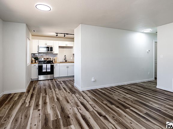 5th image of 2906 Winnipeg St