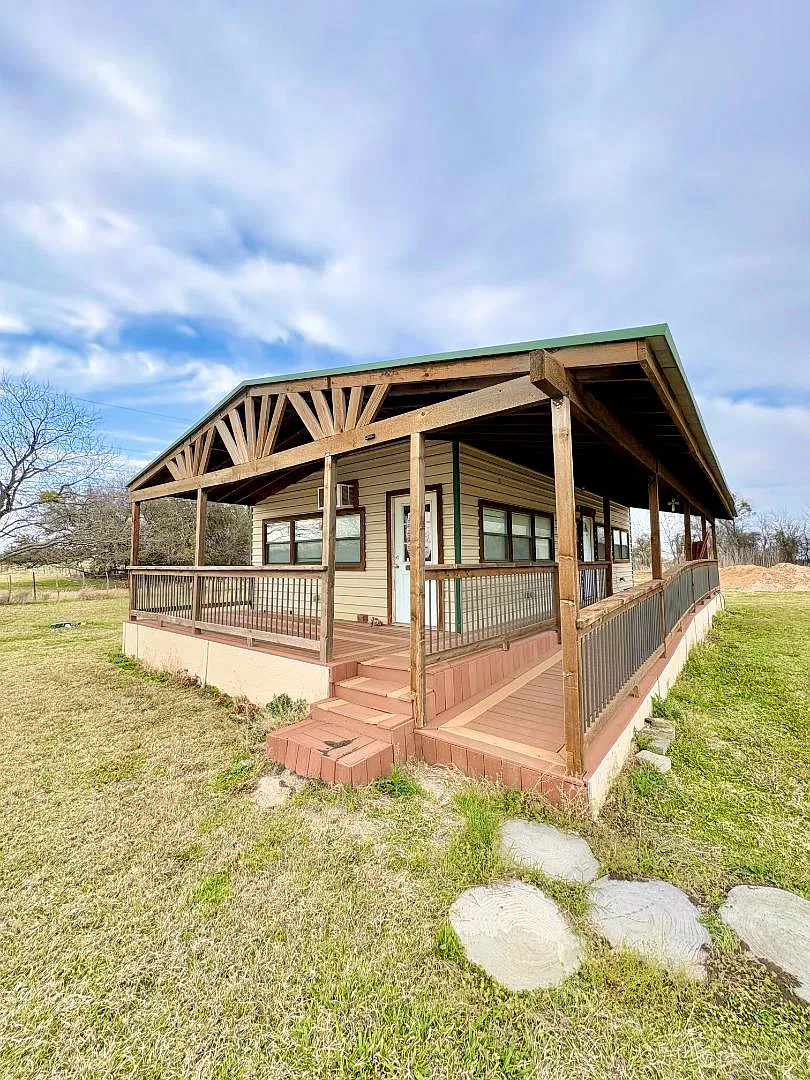 150 Private Road 1610 — Photo 3
