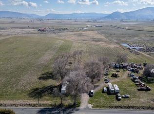 8749 Spring Lake Rd, Klamath Falls, OR 97603