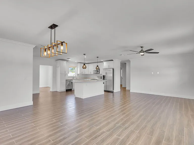204 W Whitney Dr — Photo 9