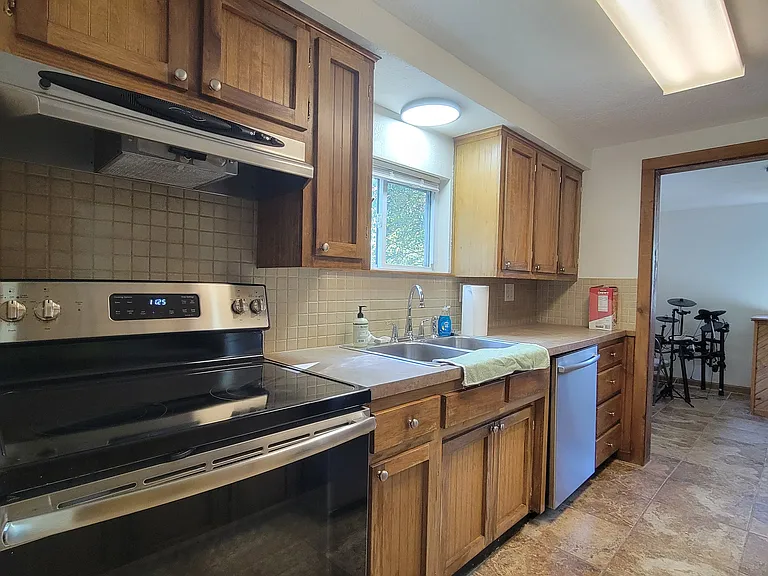 501 E Hereford Ave — Photo 2