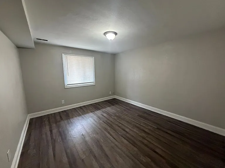 Peoria Flats Two — Photo 8