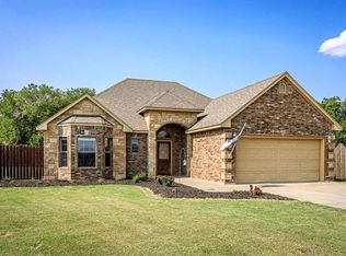 610 N Mountain Meadow Dr, Cache, OK 73527
